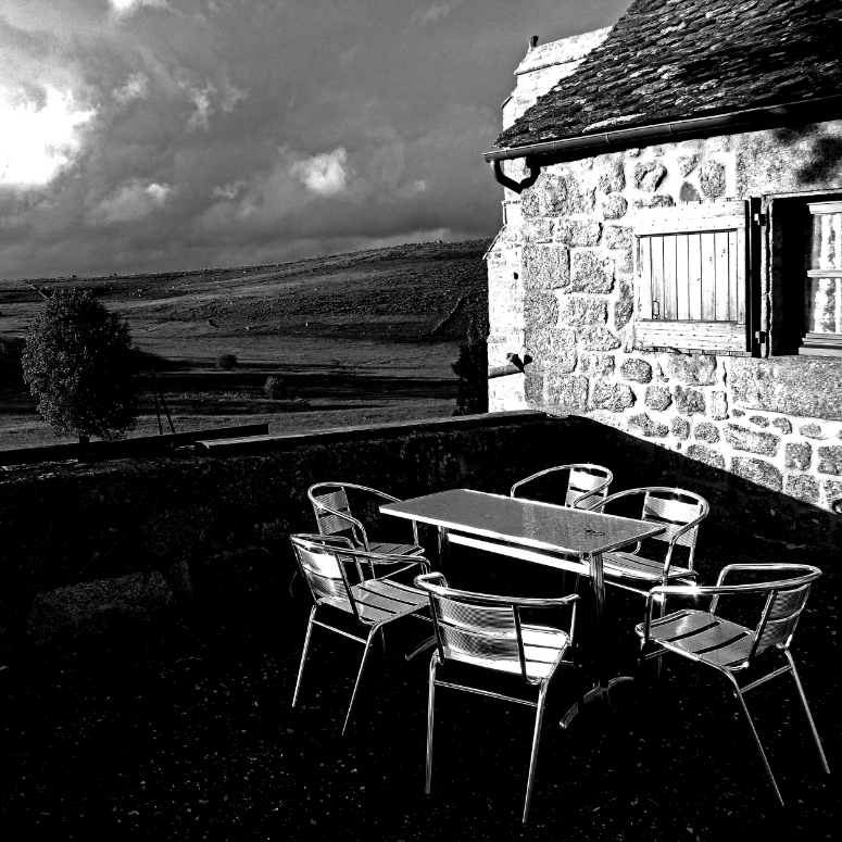 Plateau de l’Aubrac, Massif central, herbages et horizon